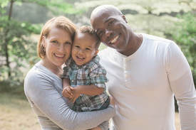 Photo of a smiling family - Homeopathy